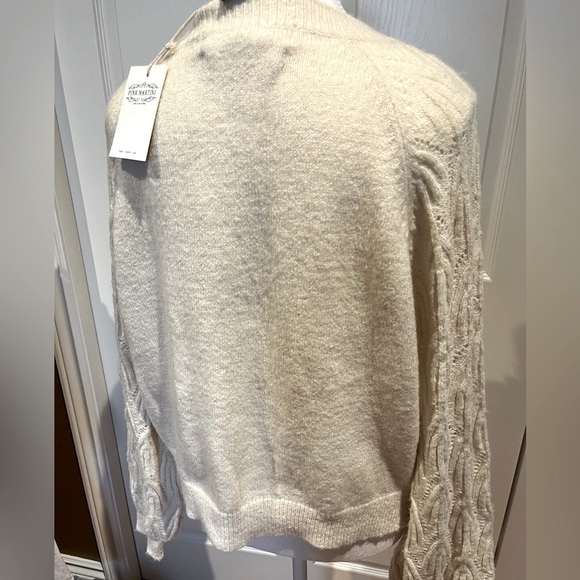 Pink Martini Cream popcorn sweater, Size Smallll - Picture 3 of 7